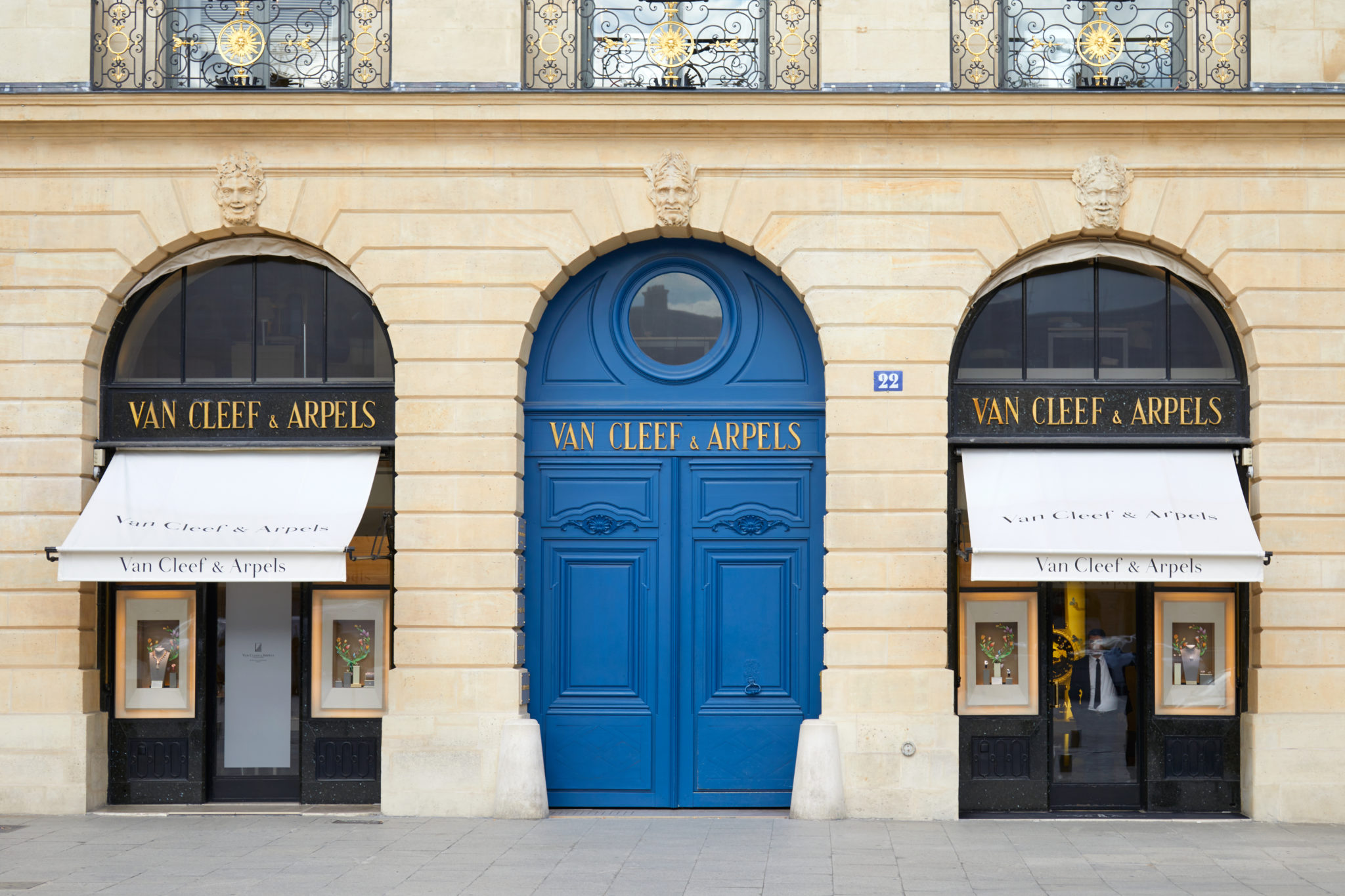 Paris,,France,-,July,21,,2017:,Van,Cleef,And,Arpels Van Cleef shop